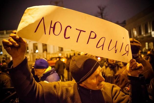 Податківці та прокурори найбільш не згодні з люстрацією 