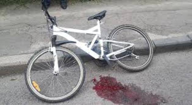 Закарпатець збив велосипедистку та влетів в авто, яке стояло на узбіччі
