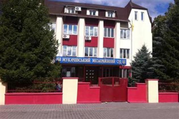 Закарпатець вигнав рідну матір на вулицю, знаючи, що вона невиліковно хвора