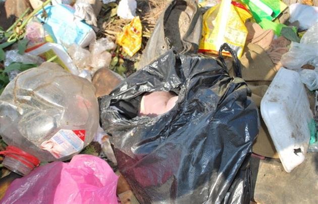 На Хустщині знайшли в пакеті тіло немовляти з переломами черепа і ребер 
