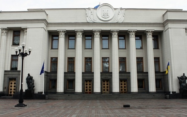  Закарпатський нардеп з «друзями» пропонує Порошенкові негайно ввести воєнний стан
