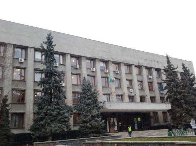Неповнолітнім продовжують продавати алкоголь?
