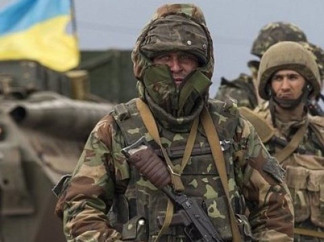 Під звуки розривів снарядів у зоні АТО закарпатські бійці заспокоюють рідних (відео)