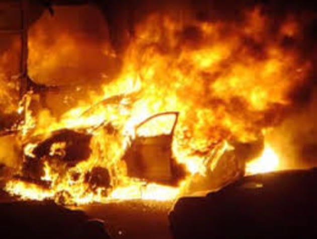 «Крутому» правоохоронцю Срібної Землі спалили престижний автомобіль! 