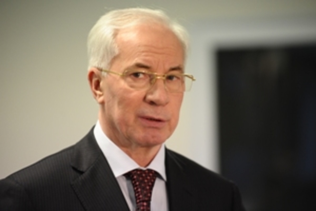 Азаров написав книгу про Україну. Представить у Росії