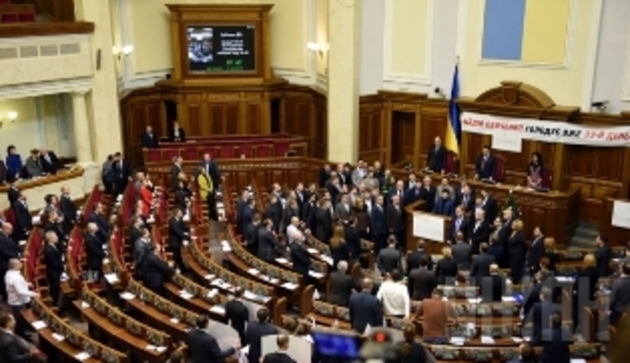 У країні війна, а в стінах парламенту найголовніша тема - як нас позбавити кіна