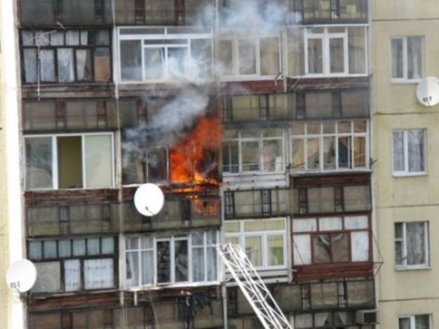 В Ужгороді горіла квартира у багатоповерхівці. Загинула людина