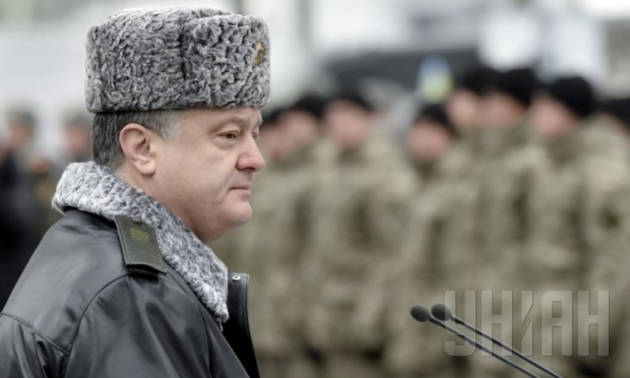 Дебальцеве: Штаб АТО говорить про «бойову операцію», а Порошенко — про відведення військ (ВІДЕО)