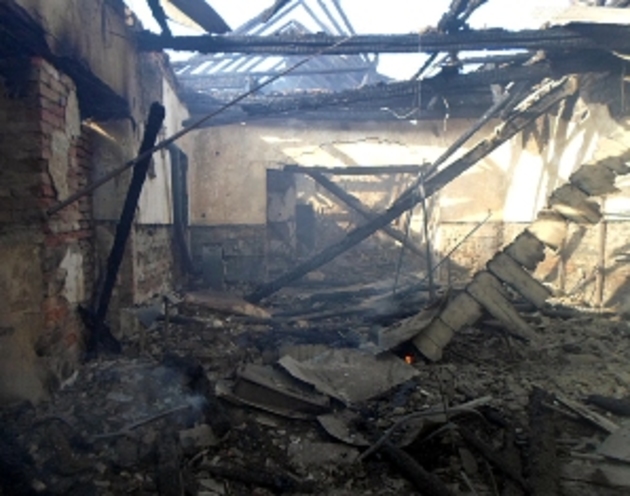 На Берегівщині вогонь знищив магазин і все, що в ньому знаходилося (ФОТО)