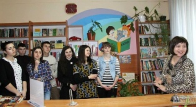 В обласній бібліотеці ужгородські студенти побували там, де не дозволяють бути іншим читачам 