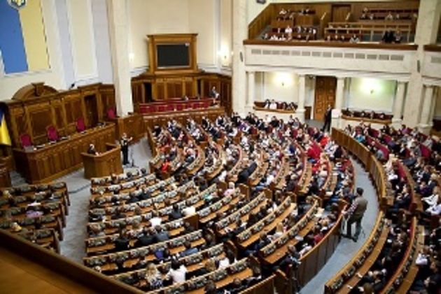 Поки закарпатський нардеп піариться в соцмережах, його колега взявся до діла 

