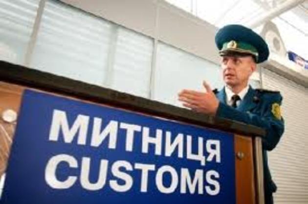 Купу цінної старовини знайшли на кордоні з ЄС в автівці українця