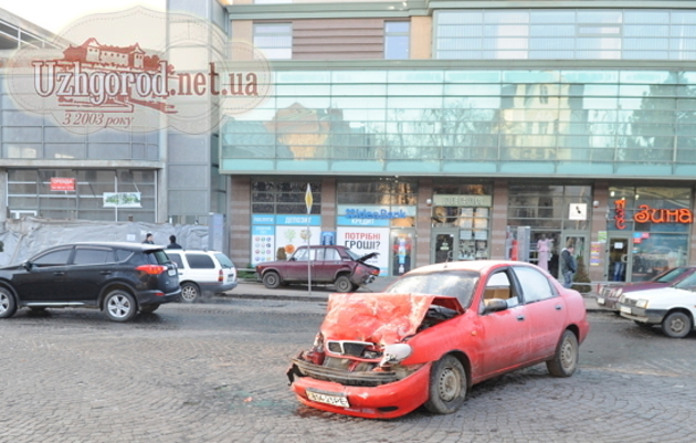 У центрі Ужгорода - ранкова п’яна ДТП (ФОТО)