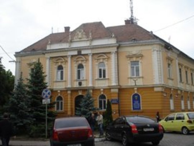 Будівля «Ощадбанку» у місті над Латорицею замінована?