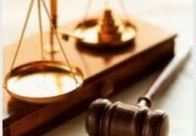Двоє закарпатських суддів стверджують, що прокурор області вчинив злочин
