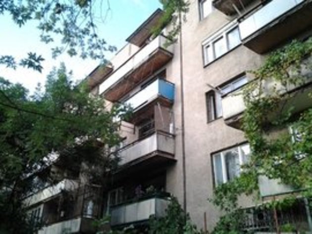Ужгородець намагався покінчити з життям, вистрибнувши з 5-го поверху багатоповерхівки