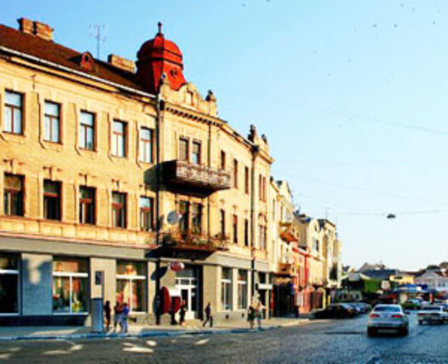 Центр Ужгорода оточений силовиками — шукають міну!