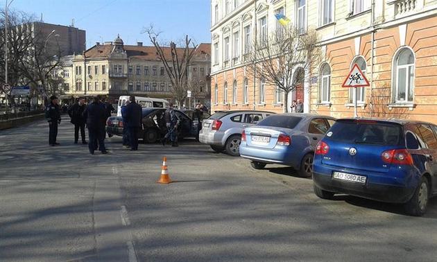 Як «розміновували» автомобіль в Ужгороді та підозрілу сумку в Мукачеві