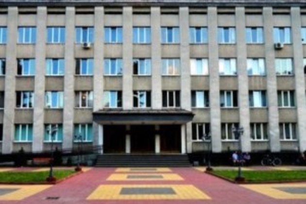 Під час сесії Рахівської районної ради сталася сутичка. Правоохоронці не реагували