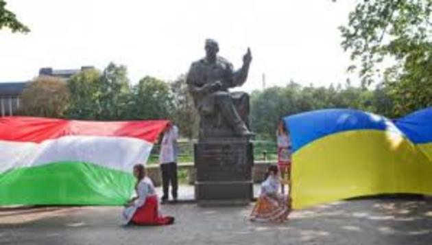 Угорцям Закарпаття незрозуміло – діє сьогодні Закон про регіональні мови чи ні?