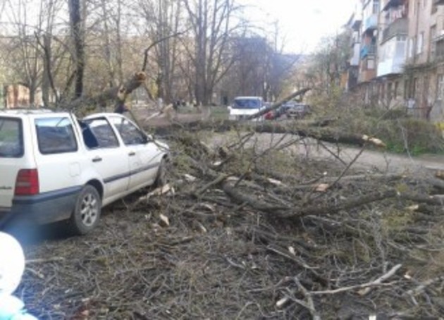 Зранку на «тихій» вулиця був «надзвичайний» тріск і людський гвалт!