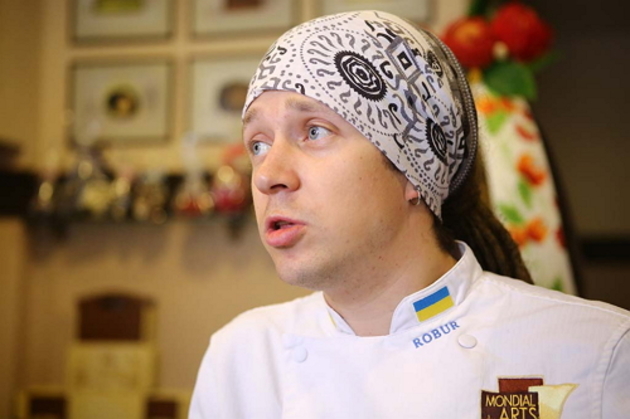 Незвичайні великодні скульптури «виліпили» шоколатьє міста над Латорицею (ФОТО)
