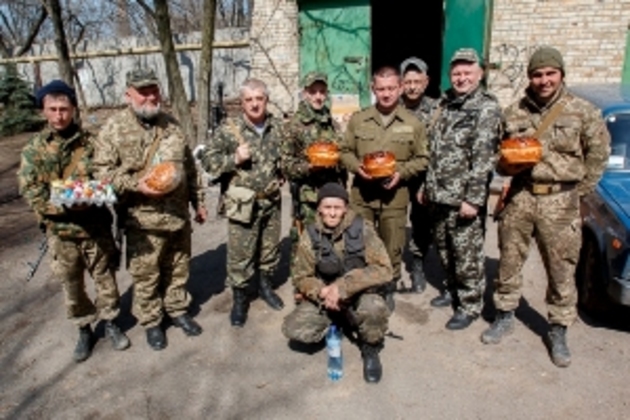 Закарпатські бійці з передової привітали земляків з Великоднем (ФОТО, ВІДЕО)