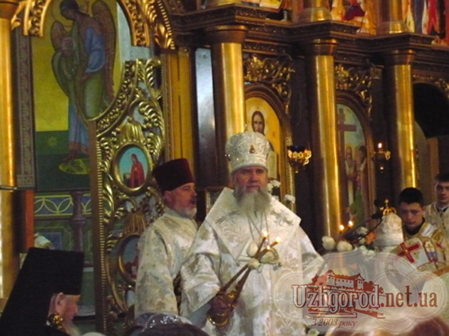 Владика Феодор звершив Пасхальне Богослужіння в Ужгороді (ФОТО)