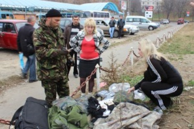 Закарпатські бійці теж мародерствують на Сході і відсилають волонтерську допомогу додому? (ВІДЕО)