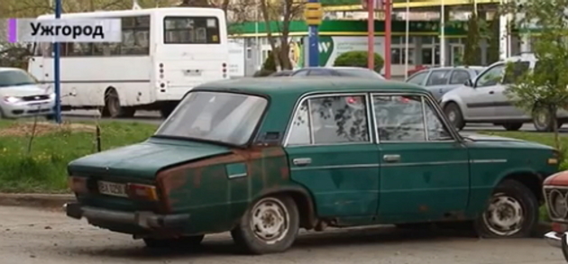 «Мертві» автівки в Ужгороді (ВІДЕО)