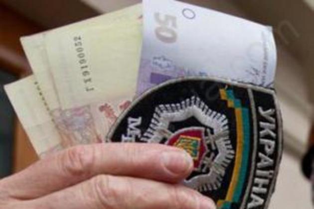 Свалявського міліціонера «взяли» на хабарі