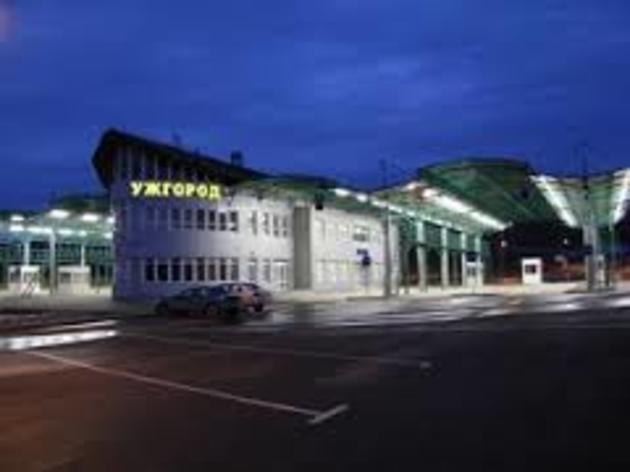 Стражі кордону вилучили в українця контрабандні цигарки разом із іномаркою