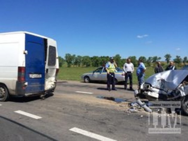 «Поцілунок» двох транспортних засобів обійшовся без жертв (ФОТО)