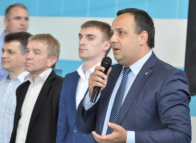 Ледида відкрив сучасний басейн — Чубірко піариться на водному поло (ФОТО)