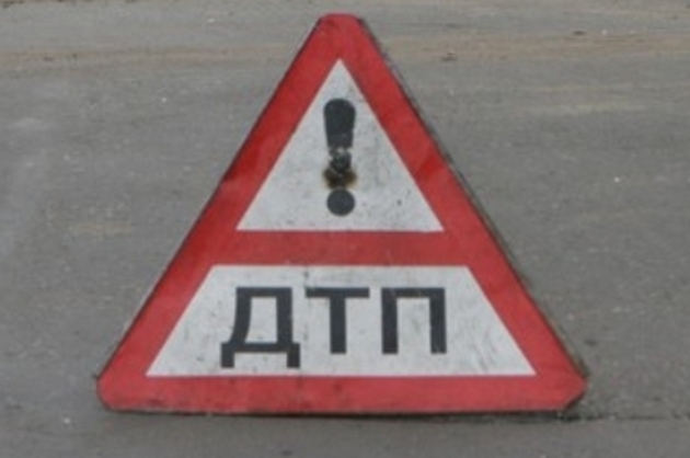Біля Ужгорода мікроавтобус в’їхав у навчальне авто (ФОТО)
