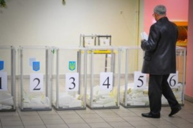 Закарпатці обиратимуть місцеву владу на виборах 2015 лише на 2 роки?