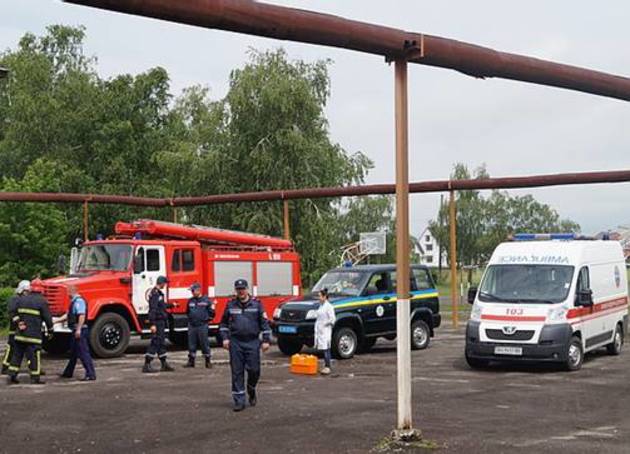Шкільна евакуація через загрозу теракту в окремо взятому райцентрі (ФОТО)