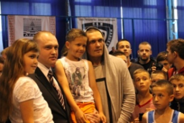 Юнацький чемпіонат України з боксу – під благословенням Олександра Усика (ФОТО)
 
