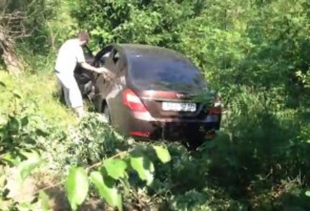 Легкове авто зробило «сальто» поза дорогу (ВІДЕО)