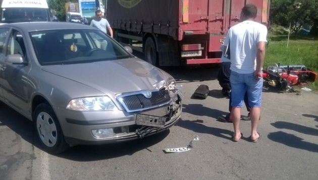 Після «поцілунку» на дорозі чоловік та жінка потрапили до лікарні!