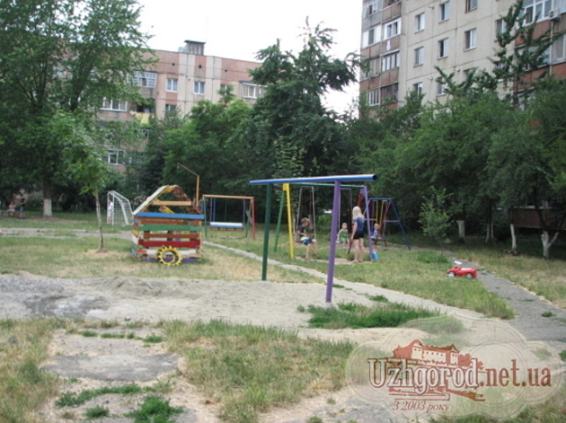 Дворовий футбол відродився на ще двох вулицях міста над Ужем (ФОТОРЕПОРТАЖ)