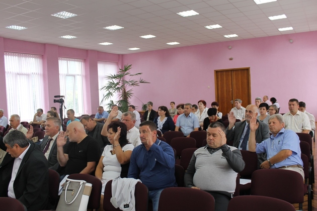 «Показовий бунт» народних обранців містечкового масштабу!