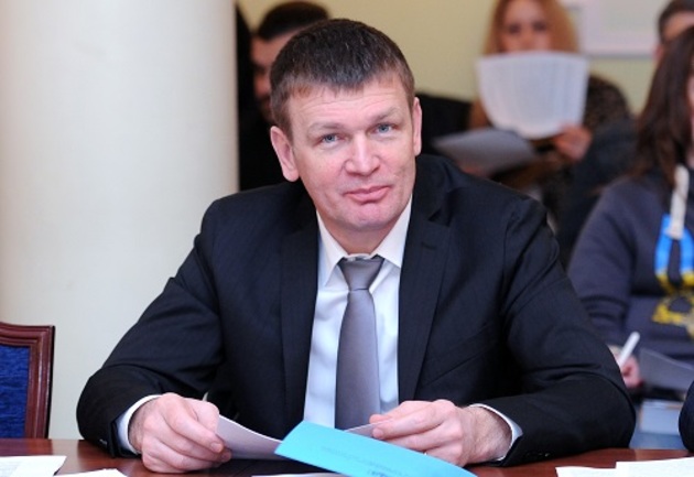 Закарпатський парламентар не боїться санкцій за гру «в піаніно»!