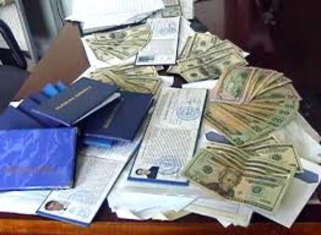Університетський педагог-хабарник відсторонений від посади