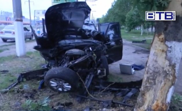«Солодка» вантажівка протаранила авто з чотирма людьми! (ФОТО, ВІДЕО)