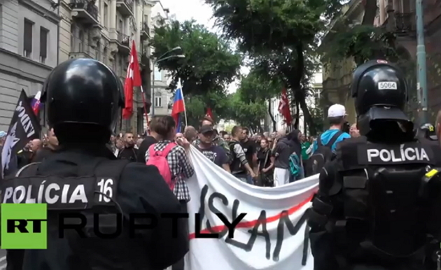 Сусіди Закарпаття протестували проти «вільного» засилля мігрантів! (ВІДЕО)
