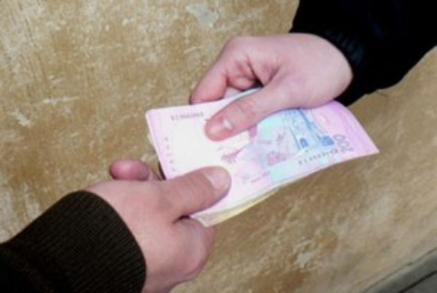 До 8 років з конфіскацією майна чекає на службовця-хабарника