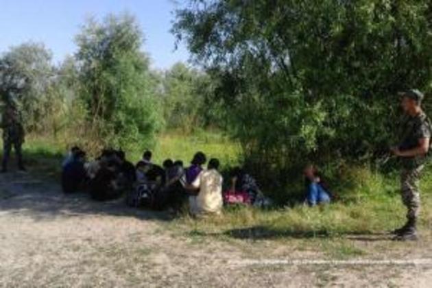 На Закарпатті шукають причетних до переправки великої групи нелегалів (ФОТО)