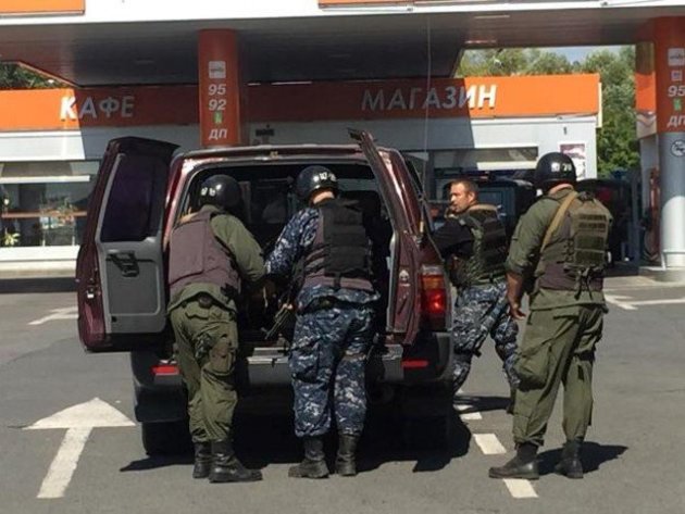 У Мукачеві триває спецоперація з локалізації групи озброєних осіб