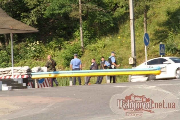 Вночі 40 автівок агресивних правосекторівців штурмували в’їзд у Закарпаття (ФОТО)